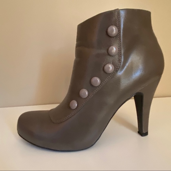 Fioni olive green button detail bootie - Picture 6 of 16